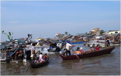 Far from passive, the Mekong River has enabled more-than-human entanglements for centuries. Here, purveyors of fruit, plants, and grain gather weekly in a floating market surrounded by sand dredgers and tour boats in the Cuu Long Delta, Vietnam. Photo: © Wanda Acosta 2010